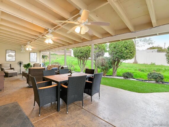 Foto del edificio - 4388 Bellflower Dr