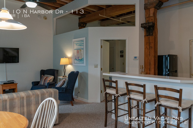 Building Photo - 110 N Harbor Dr #113