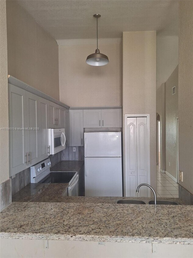 Foto principal - 2925 SE 16th Ave