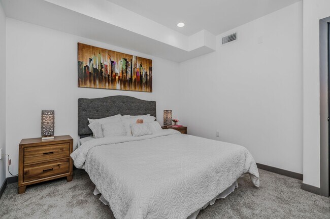 Building Photo - ST Townhomes at Romaine