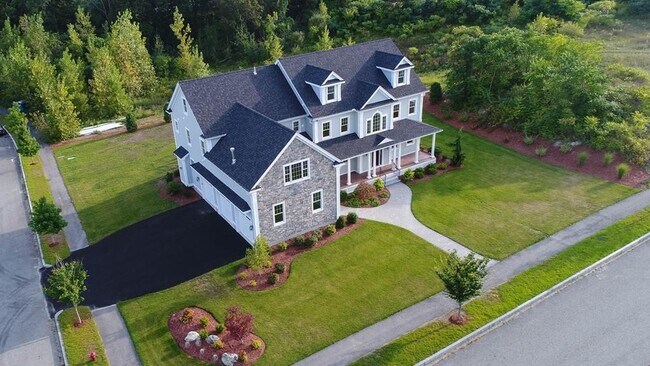 Building Photo - 12 Cart Path Ln