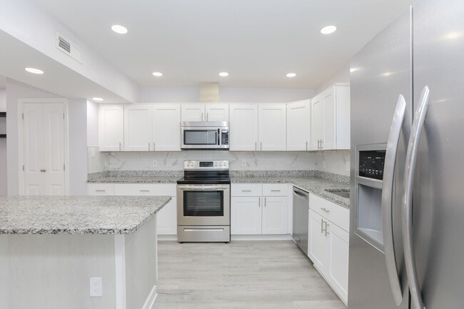 Building Photo - "Beautifully Updated Townhome – Ready for ...