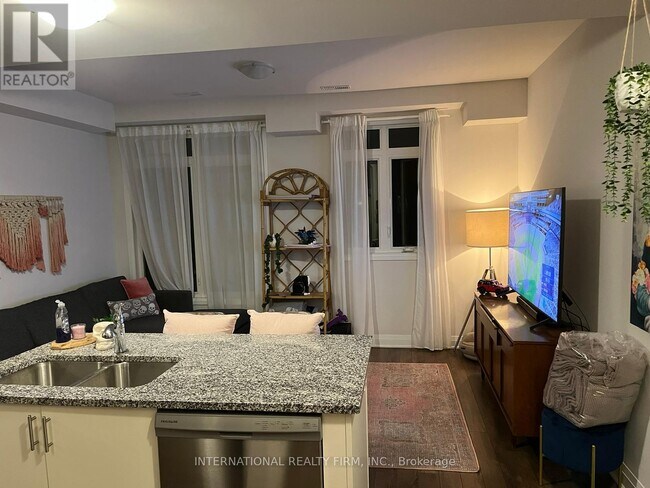 Building Photo - 2 Willow St