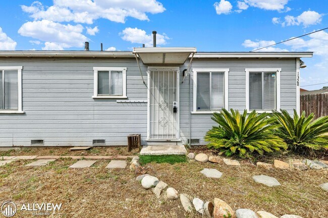 Foto del edificio - Charming 3 Bed/1 Bath El Cajon Home with Spacious Yard