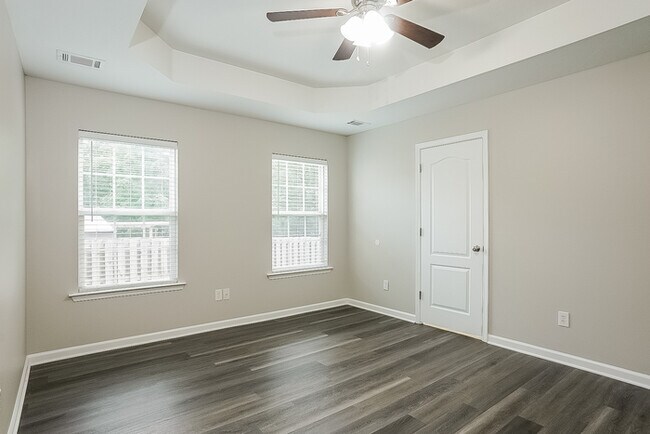 Foto del edificio - Immaculate 4-Bedroom Home