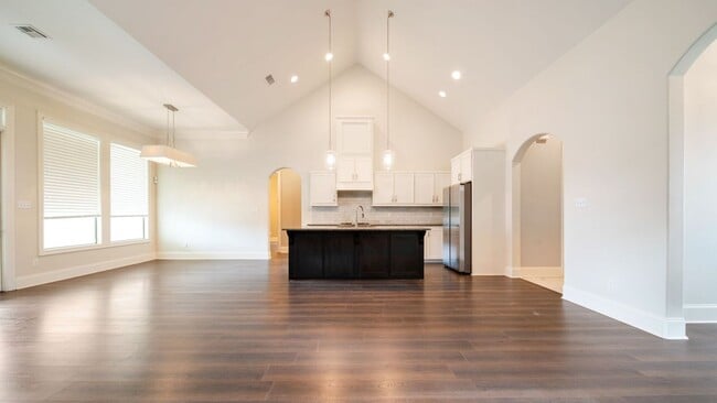 Building Photo - Available 7/18! Rental in Sawgrass Park Su...