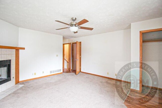 Building Photo - Comfortable 2 Bedroom/ 2 Bathroom/ 2 Car D...
