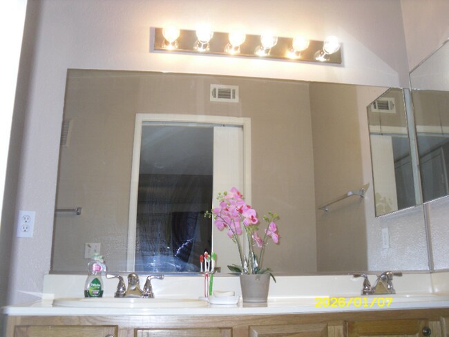 Foto del edificio - 5140 Mandalay Springs Dr