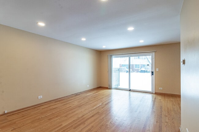 Foto del edificio - 416 Swallow Ln