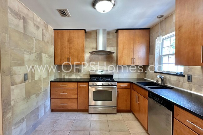 Foto del edificio - 105 Marilyn Ave NW