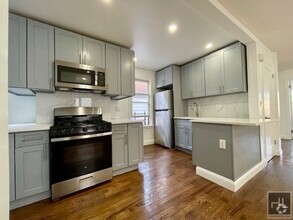 Building Photo - Newly Renovated, Beautiful 4 Bedroom Apt i...