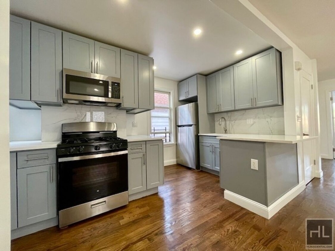 Primary Photo - Newly Renovated, Beautiful 4 Bedroom Apt i...