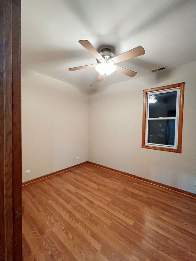 Foto del edificio - 5827 W Ainslie St