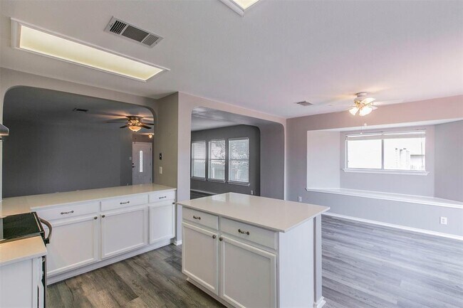Building Photo - 2645 Andres Way