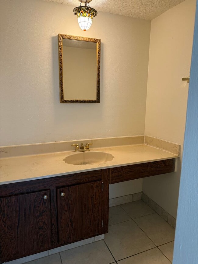 Foto del edificio - LEASE NOW AND ENJOY 50% OFF 2ND MONTH! Spa...