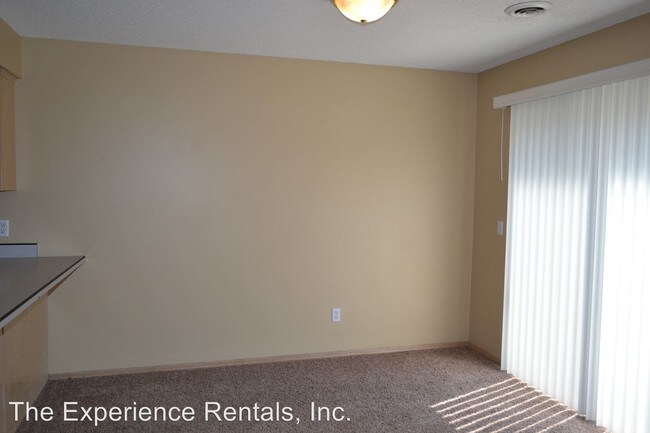 Building Photo - 3 br, 1.5 bath Apartment - 6603 W. 43rd St.