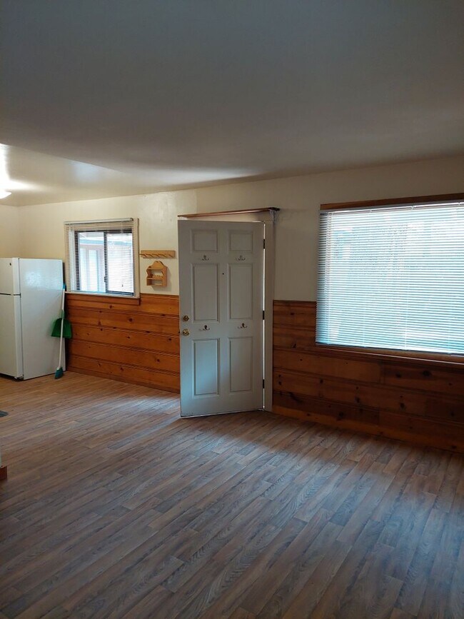 Foto del edificio - 3781 Forest Ave