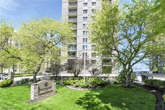 Building Photo - 12500 Edgewater Dr