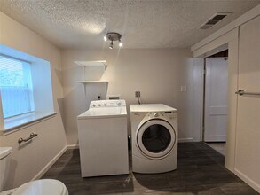 Building Photo - 5712 Maco St