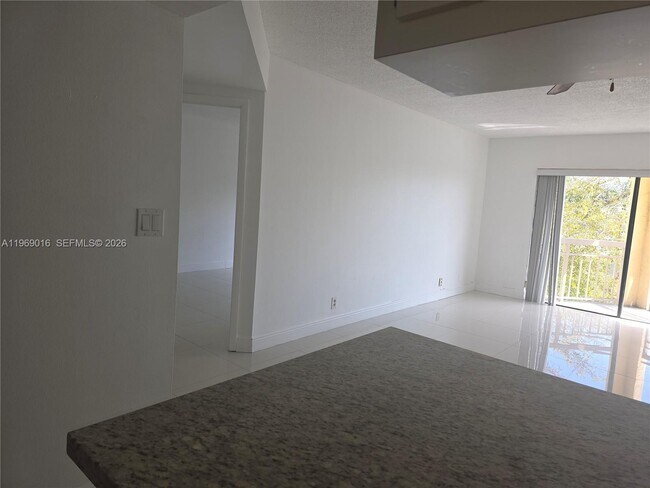 Building Photo - 8290 Lake Dr