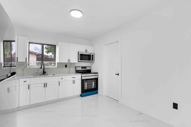 Foto del edificio - 1041 NW 199th St