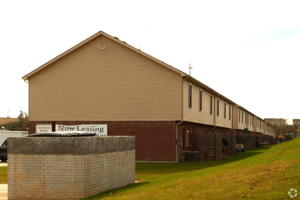 Building Photo - Chatham Townhomes