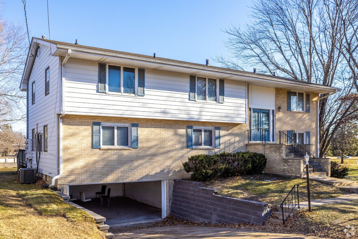 3805 80th St, Urbandale, IA 50322 Apartments in Urbandale, IA