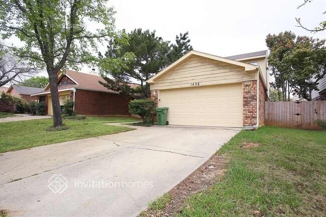 Foto del edificio - 1456 Thistlewood Ln