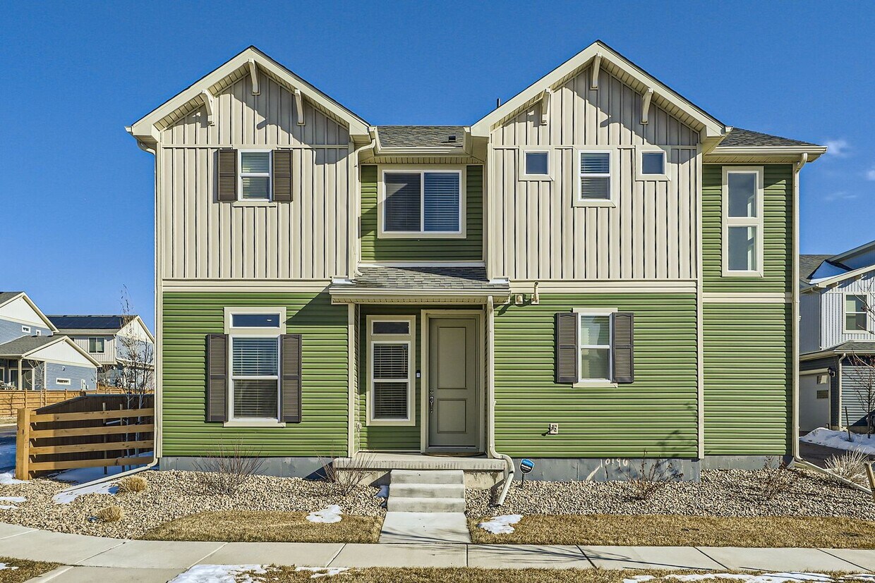 Foto principal - Available Now – 3 Bed | 3 Bath | Loft | 2-...