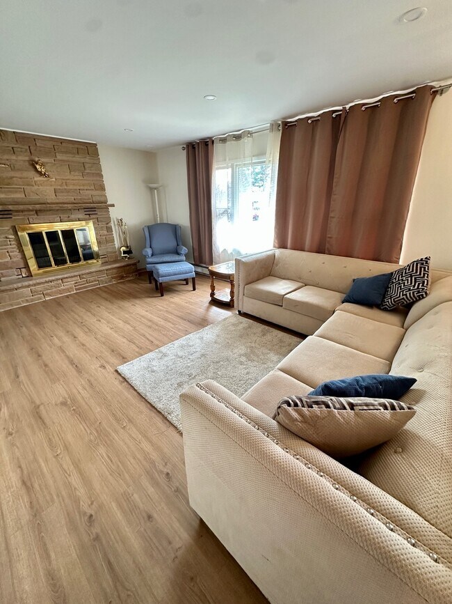 Building Photo - 3210 Vista Ter