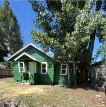 Building Photo - 610-612 SE Riverside Ave