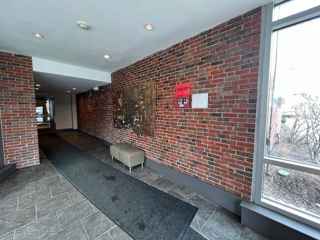 Foto del edificio - 99 Chestnut Hill Ave