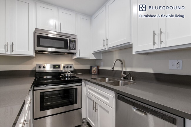 Building Photo - 2039 N Las Palmas Ave