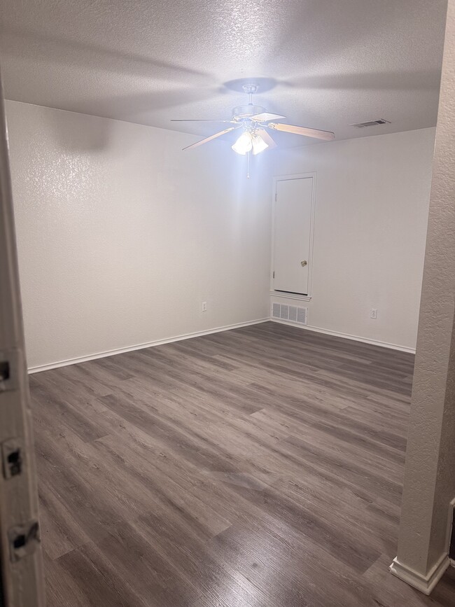 Building Photo - 1606 Aztec Trce