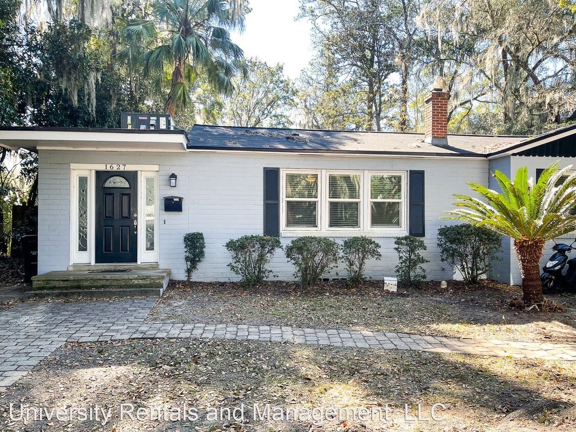 4 br, 2 bath House 1627 NW 7th Ave House Rental in Gainesville, FL