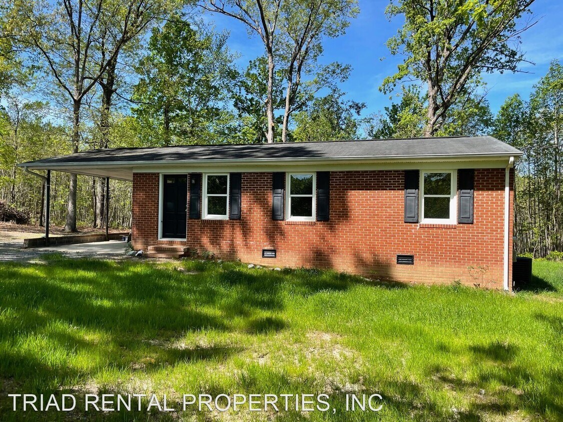 Foto principal - 3 br, 1 bath House - 319 ROSEMONT ROAD