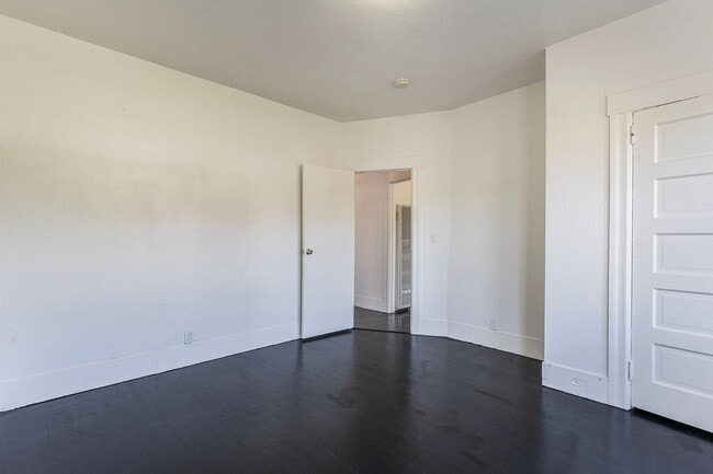 Building Photo - 1735 Foothill Blvd #A - 3 Beds | 1 Bath