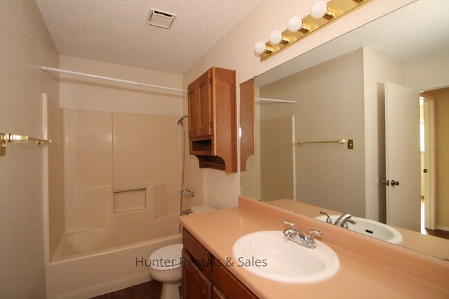 Foto del edificio - Dreamy Three-Bedroom - 1st month free with...