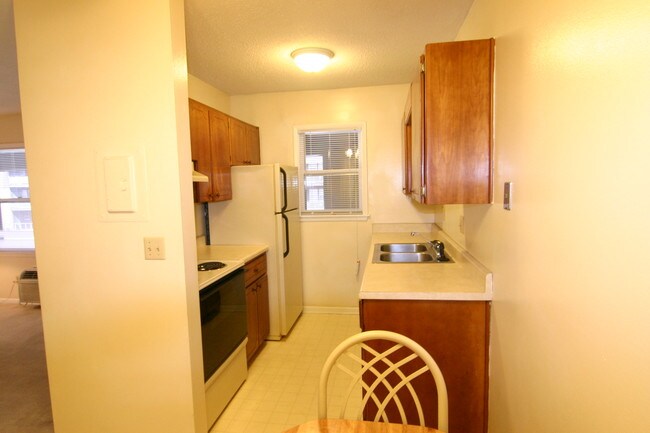 Building Photo - 3013 Woodland Ave