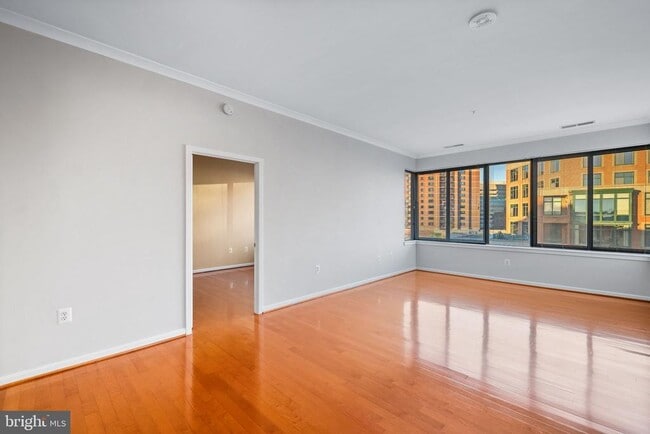 Building Photo - 2220 Fairfax Dr