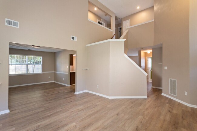 Foto del edificio - 1470 Berkshire Dr