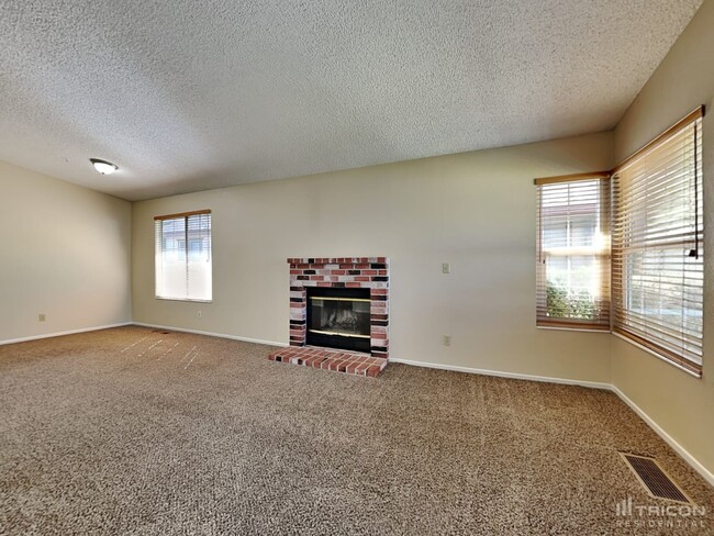 Building Photo - 1582 Woodhaven Ln