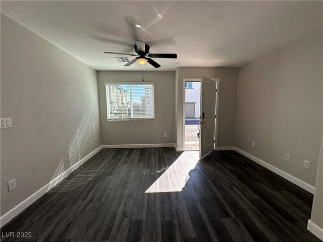 Foto del edificio - 2834 Champagne Gold Ave
