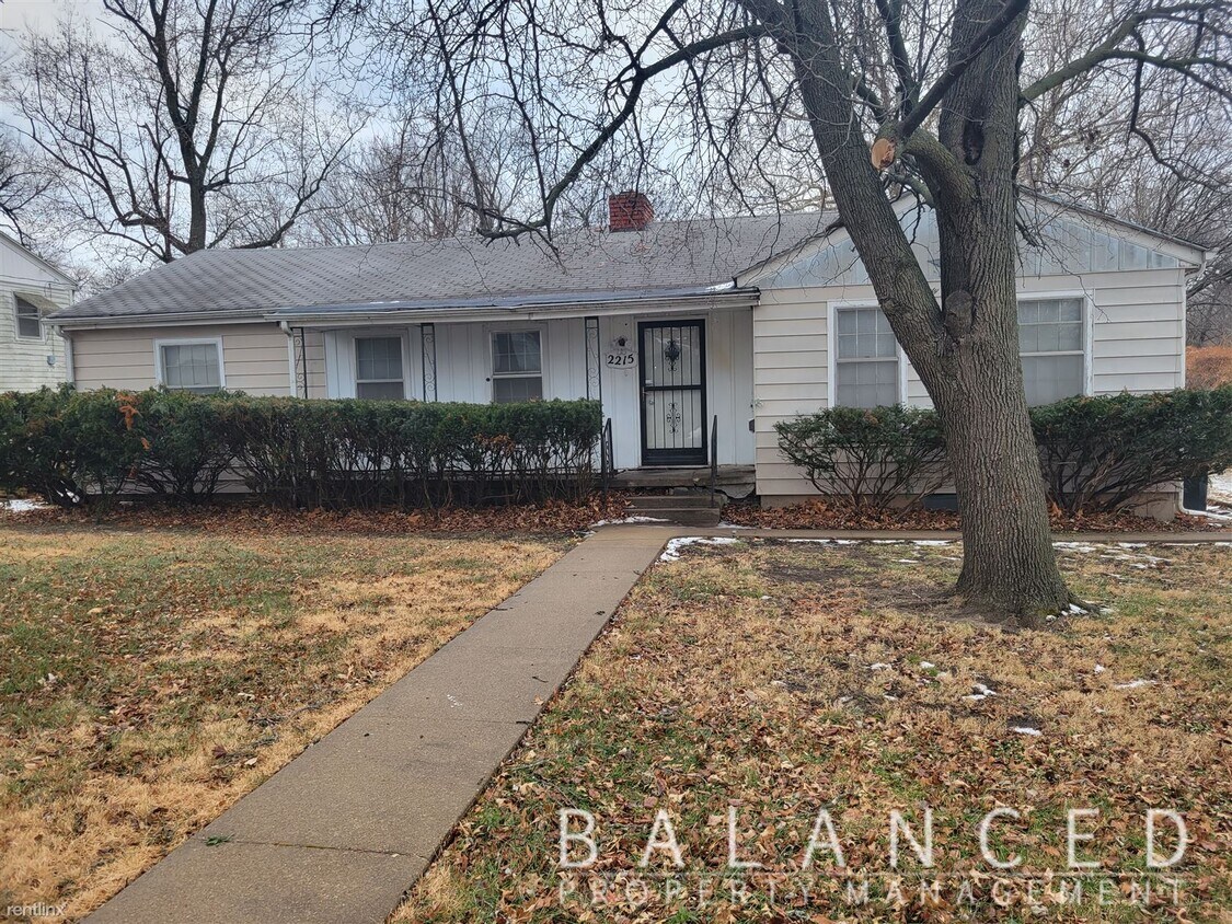 Primary Photo - 2 br, 1.5 bath House - 2215 SE Kentucky Ave