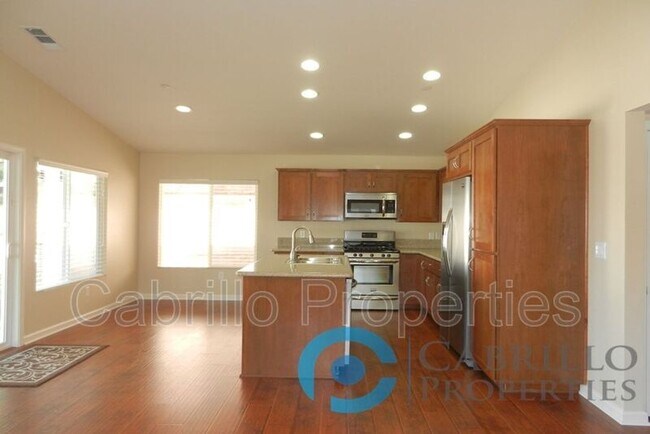 Foto del edificio - 3521 Columbia St