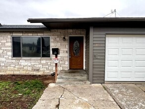 Building Photo - 1407 S 20th Ave