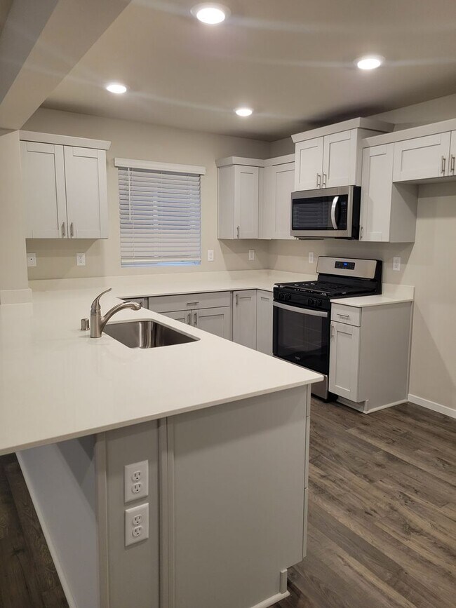 Foto del edificio - Beautiful, brand new 4 bedroom for Rent Now!