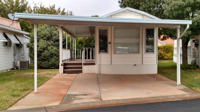 Building Photo - Cozy Home in the Kings Row Estates 55+ Community