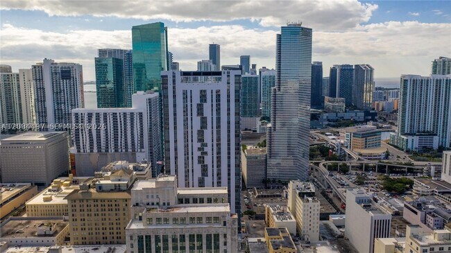 Foto del edificio - 151 SE 1st St