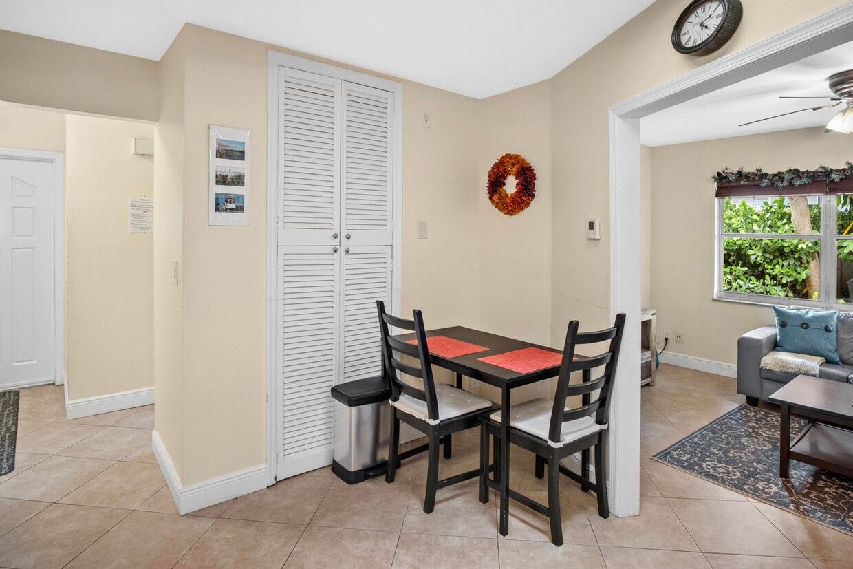 Foto principal - 803 NE 2nd Ave